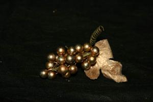 33i1__grapebunch5inchgold