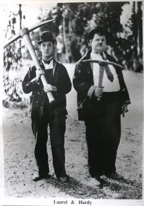 64i1__posterslaurelandhardy